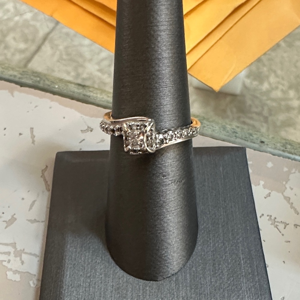 482665 - 14k WG Diamond Ring